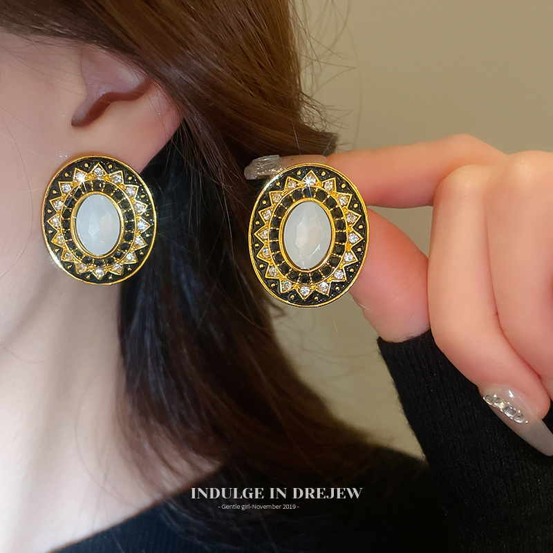 Mid-Ancient Vintage Oval Diamond Stud Earrings Light Luxury High-Grade Elegant Earrings New Retro Earrings Women