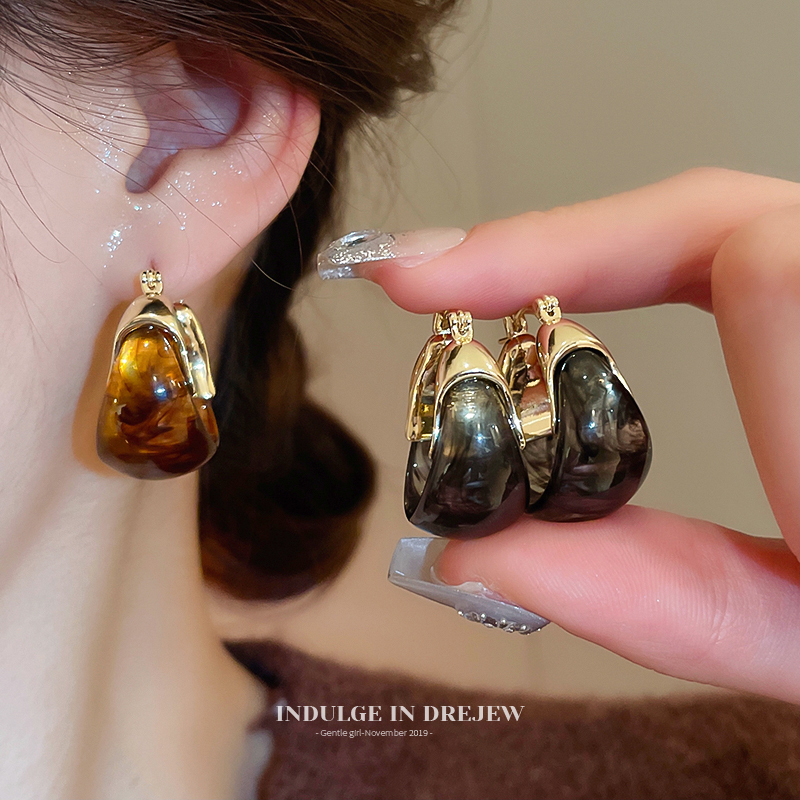 Maillard Amber Metal Ear Cuff Earrings 2025 New Arrival Best Selling Fancy Stud Earrings Temperament Fashion Earrings for Women