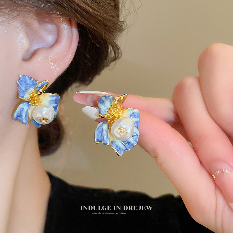 Flower Blooming Asymmetrical Pearl Stud Earrings Accessible Luxury Fancy Elegant Earrings Niche Design Delicate Earrings Women