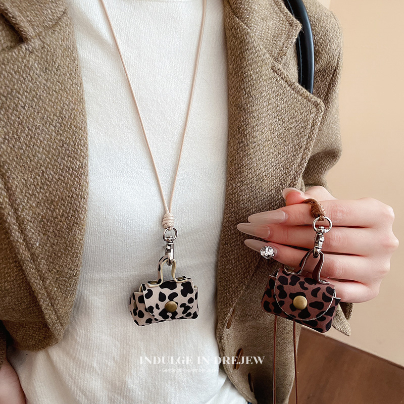Vintage Leopard Print Coin Purse Necklace Female New Arrival Halterneck Long Sweater Chain Generous and Upscale Fancy Summer Accessories