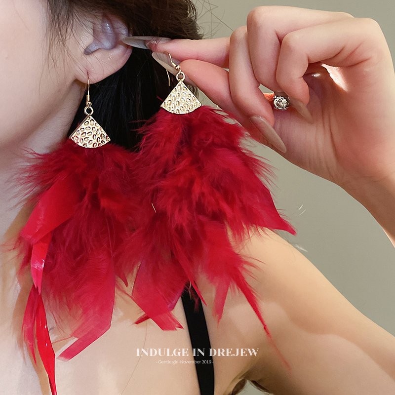 Exaggerated Red Feather Ear Hook Earrings 2025 New Arrival Best Selling Fancy Ear Studs Elegant Face-Showing Small Earrings Women