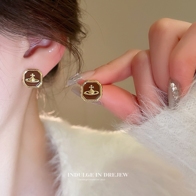 French Red Saturn Stud Earrings 2025 New Arrival Best Selling Elegant Wild Earrings Accessible Luxury Fancy Fashion Earrings