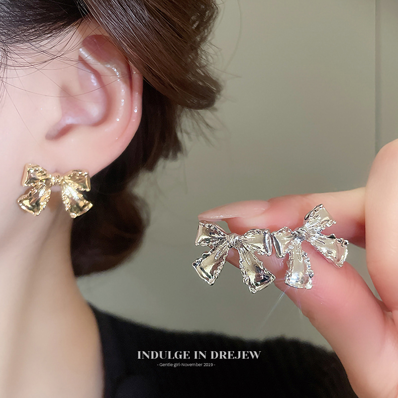 Minimalist Retro Bow Stud Earrings Accessible Luxury Fancy Elegant Earrings 2025 New Arrival Best Selling Unique Earrings for Women