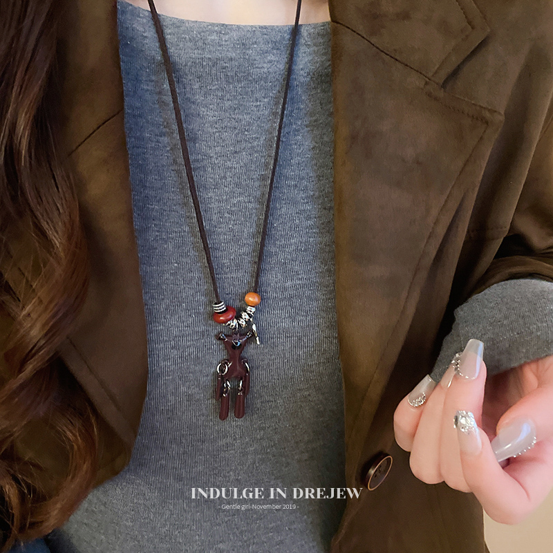 Brown Cute Bear Necklace for Women New Pendant Lanyard Sweater Chain Generous and Upscale Fancy Fashion Ornament