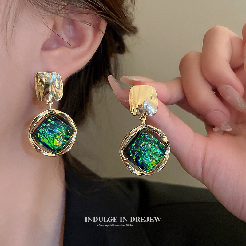 Middle-Ancient Resin Rhombus Earrings Niche Design Temperamental Earrings Fancy 2025 New Arrival Best Selling Earrings for Women