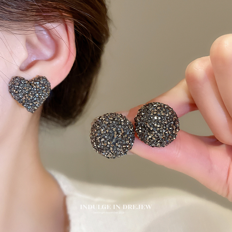 Gray Full Diamond round Love Heart Stud Earrings 2025 New Arrival Hot-Selling Earrings Accessible Luxury Fancy Graceful Earrings Women