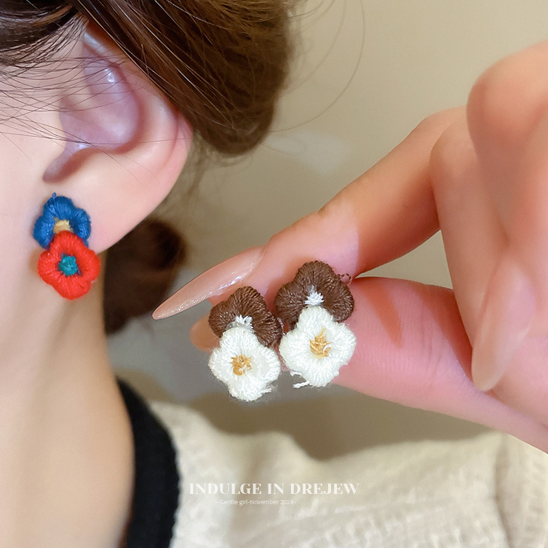 Summer Embroider Wool Contrast Color Flower Stud Earrings 2025 New Arrival Best Selling Sweet Girl Earrings Fashion Earrings for Women