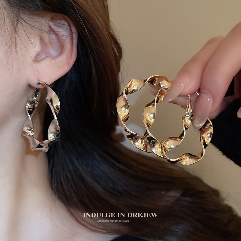 Fashion Wind Exaggerated Spiral Twisted round Ring Earrings Accessible Luxury Fancy Elegant Generous Earrings Circle Unique Earrings