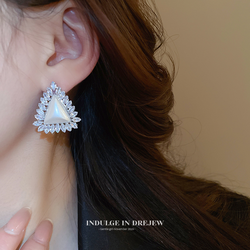 Retro Style Zircon Triangle Pearl Stud Earrings Accessible Luxury Fancy Elegant Generous Earrings New Arrival Exquisite Exaggerated Earrings