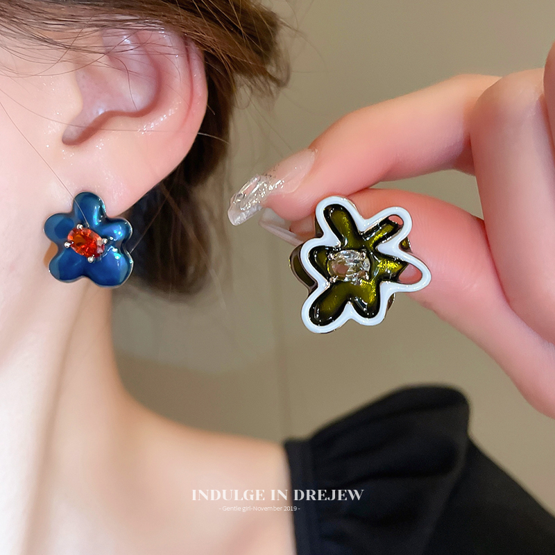 Asymmetrical Contrast Color Flower Stud Earrings for Women Niche Design Elegant Unique Earrings Accessible Luxury Fancy New Earrings