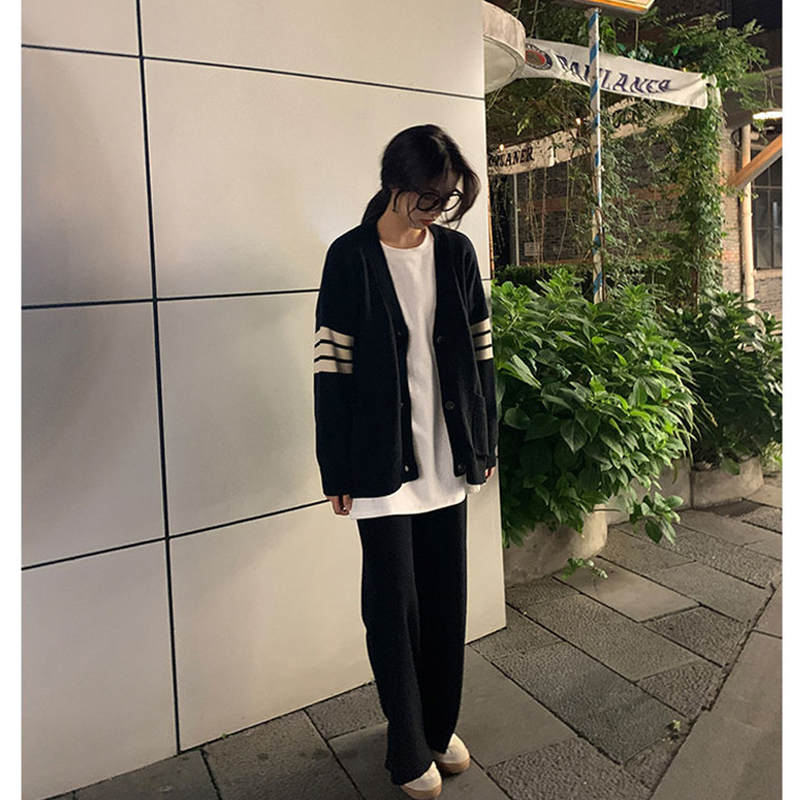 Plus Size Fall and Winter New Arrival Couple V Neck Stripes Sweater Retro Female Loose and Lazy Style Knitting Cardigan Long Sleeves Outwear