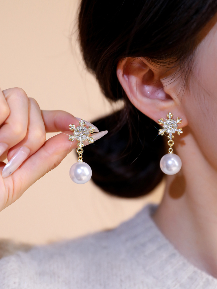 Zircon Snowflake Pearl Stud Earrings for Women 2024 New Arrival Best Selling Special-Interest Design Fancy Earrings Easiest for Match Accessible Luxury Earrings