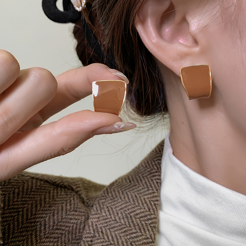 Retro Hong Kong Style Square Easiest for Match Design Sense Earrings Fall and Winter Fancy 2024 New Studs French Eardrop Earring