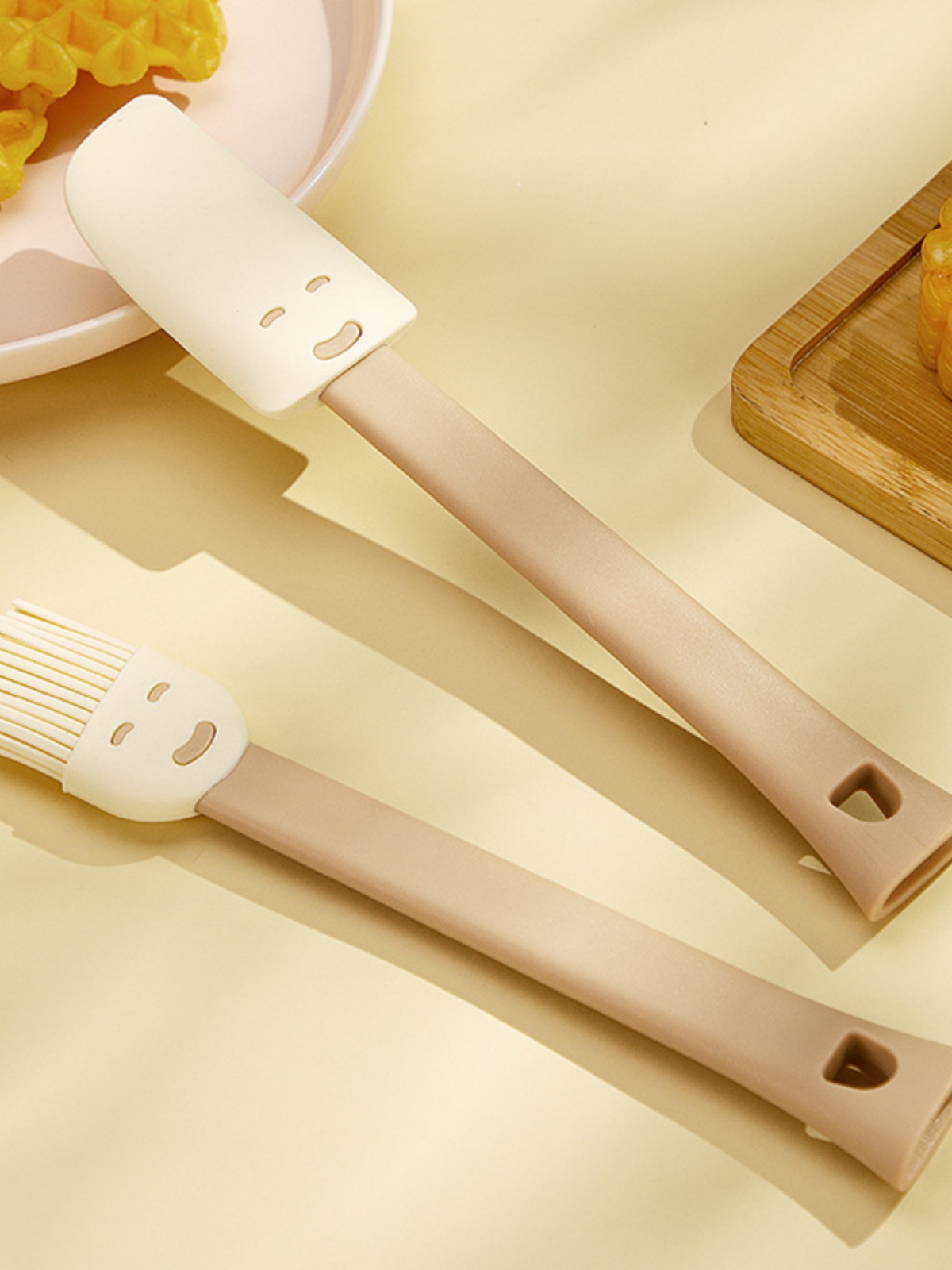 Silicone Scraper High Temperature Resistant Shovel Scraper Cream Cake Scraper Oil Brush Food Grade Baking Tool Stand-up