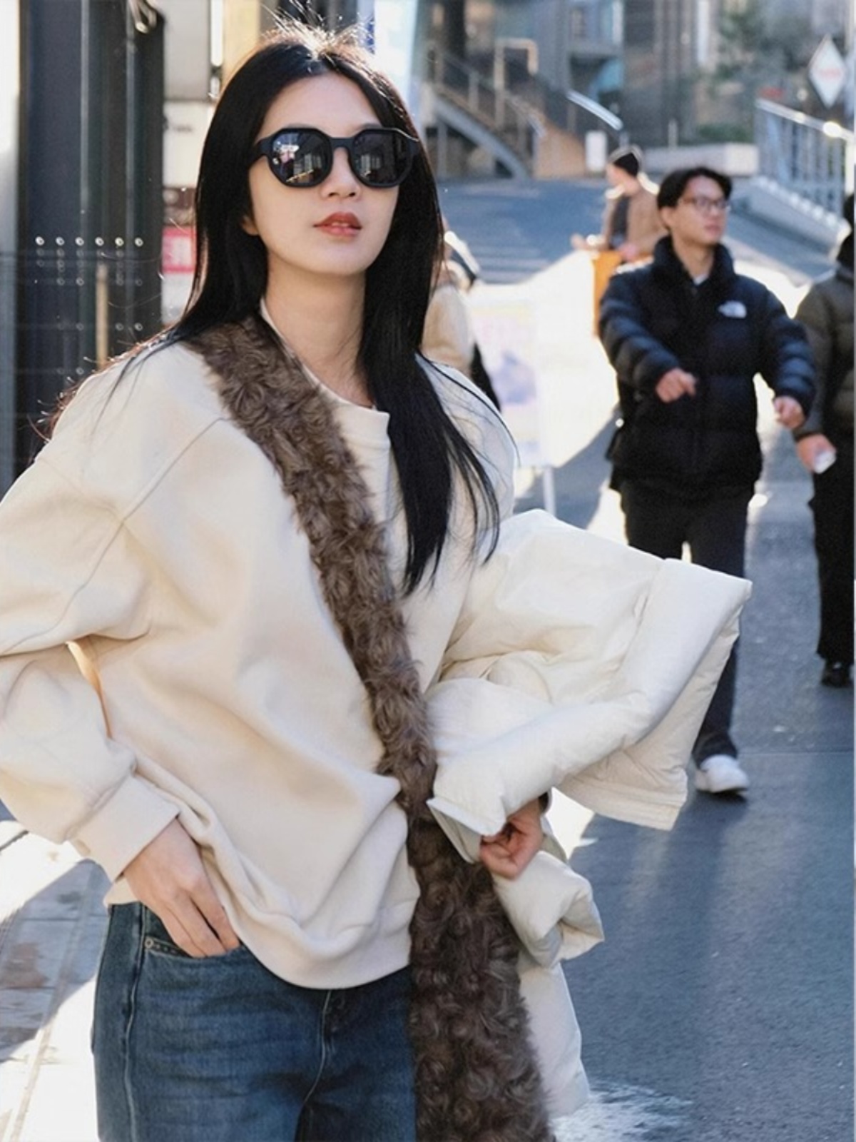 2025 New Popular Retro American Lazy Chic White Loose Thickened Shoulder Hoodless Hoodie Women Spring and Autumn