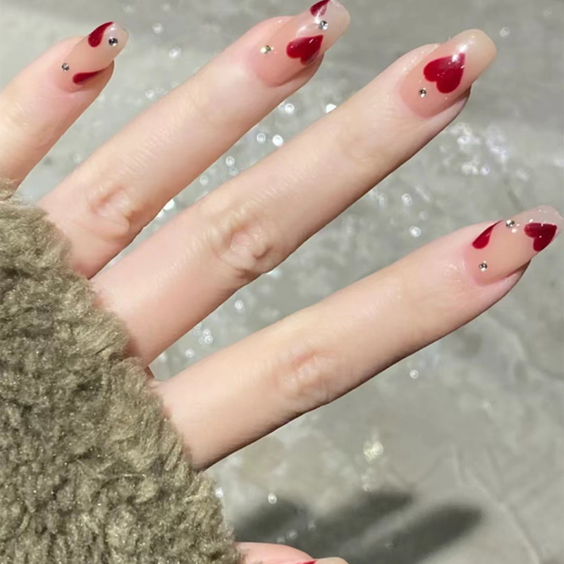 High-End White Gentle Red Heart New Year Manicure