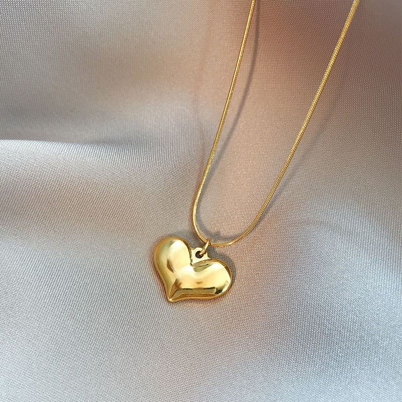 Stylish Heart Necklace 2020 New Arrival Women's Minority Simple Design Clavicle Chain Titanium Steel Elegant Accessible Luxury Sweater Chain