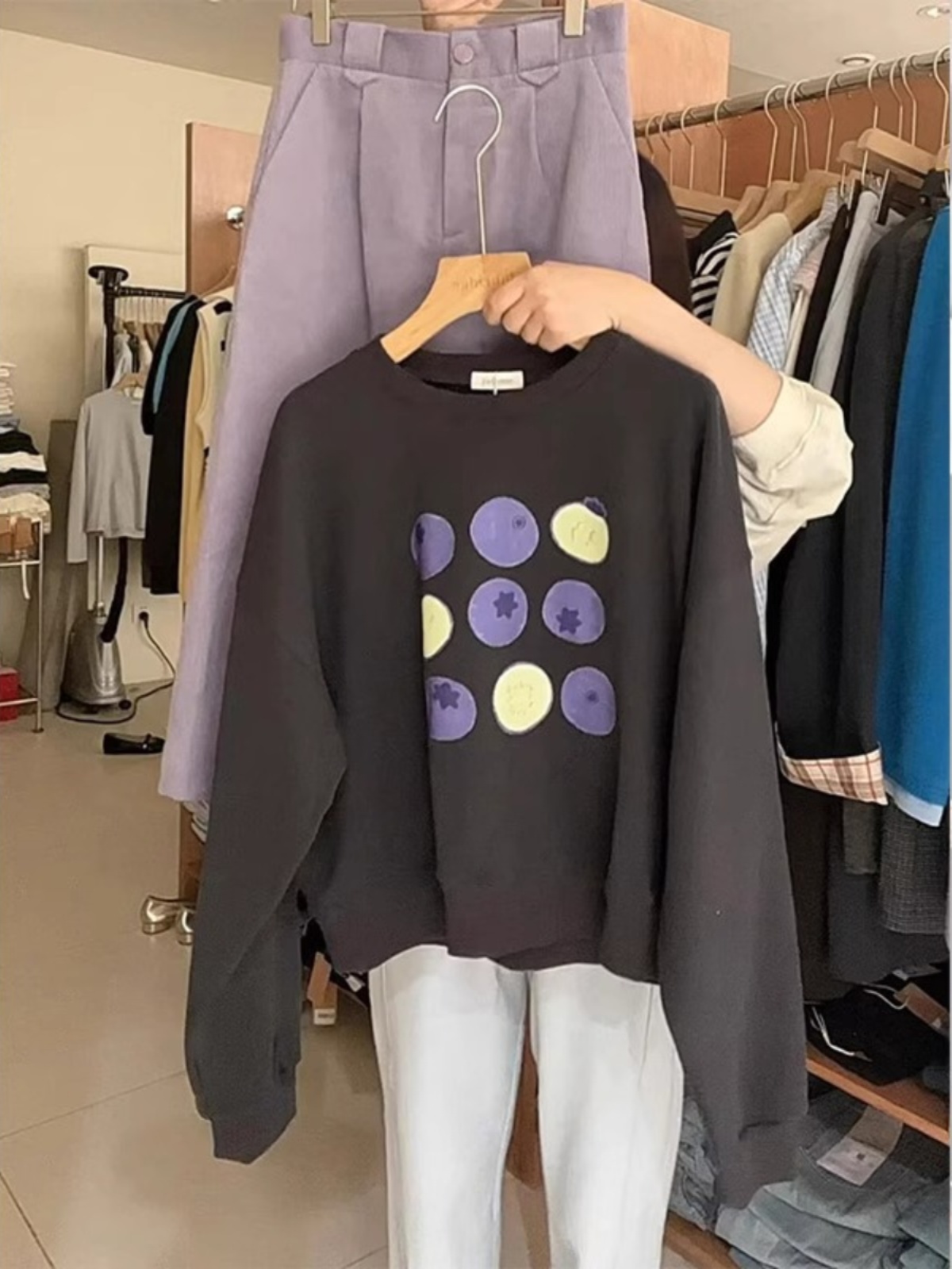 Small Gray Print round Neck Shoulder Hoodie Women Spring and Autumn Western Style Unique Chic Design Sense Niche Top