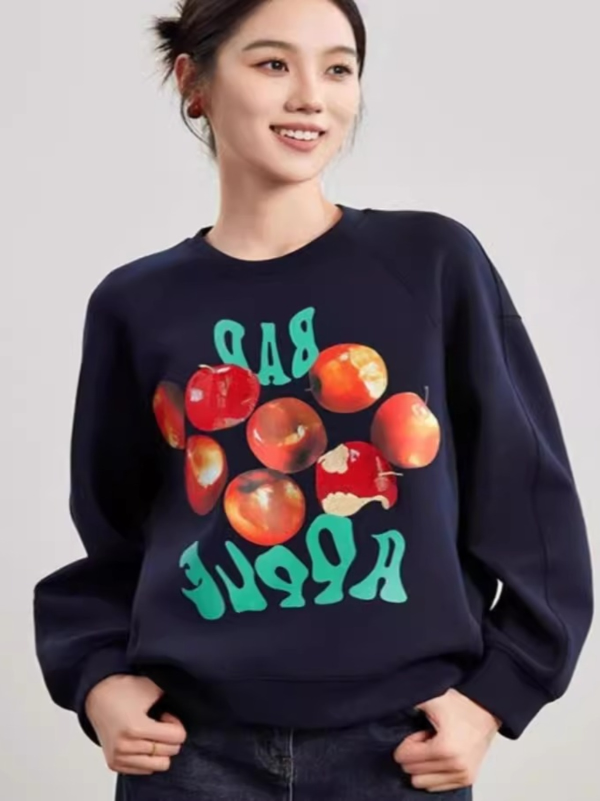 Special-Interest Design Fun Apple Print round Neck Loose Sweatshirt Women's Spring and Autumn Unique Chic Versatile Pullover Top