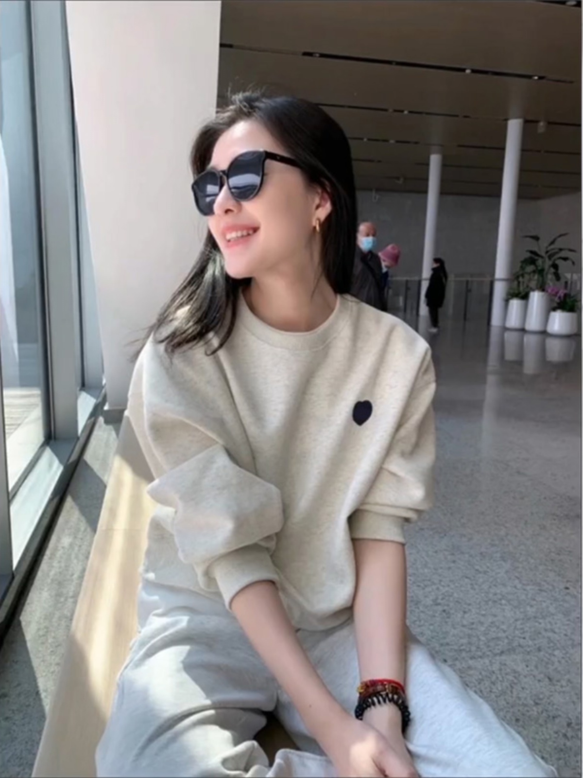 2025 Early Autumn New Arrival Small American Retro Shoulder Sweatshirt Female Spring and Autumn Super Nice O-neck Short Tops