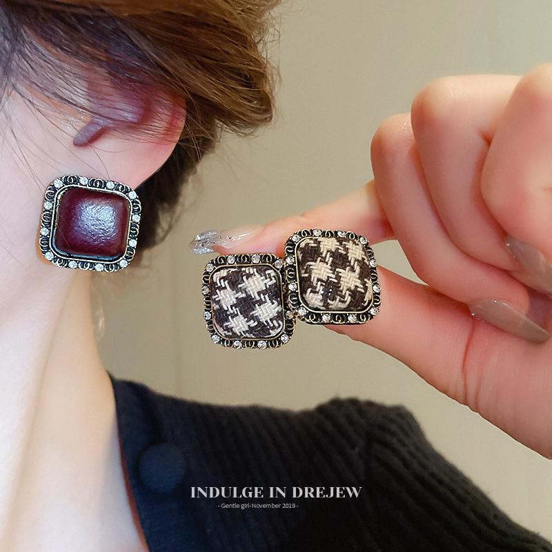 French Style Retro Rhombic Ear Studs Accessible Luxury Fancy Elegant Fashionable Stylish Earrings Niche Style Classic Style Earrings for Women