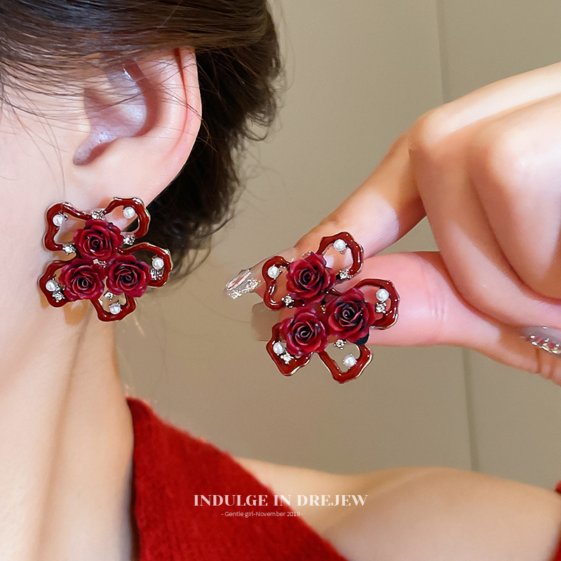Retro Red Rose Pearl Stud Earrings Accessible Luxury Fancy Elegant Unique Earrings New Arrival Hong Kong Style Earrings for Women