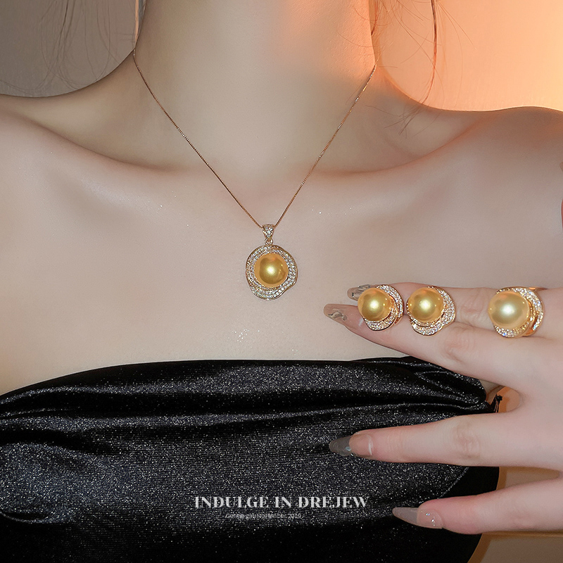 Gold Pearl Pendant Necklace for Women Classy Stylish Niche Style Clavicle Chain 2025 New Arrival Best Selling Sweater Chain Accessories