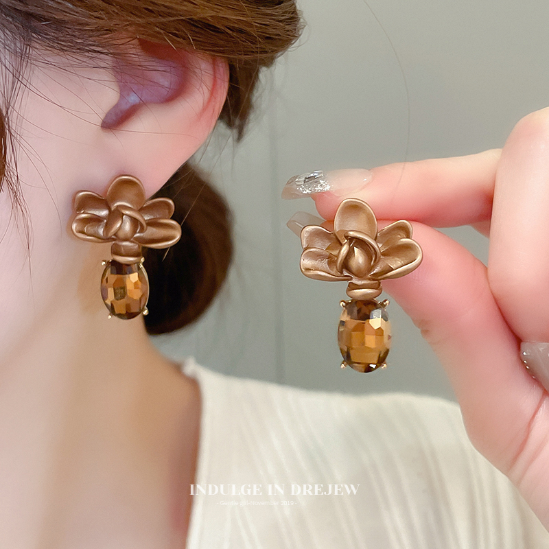 Maillard Retro Paint Flower Stud Earrings Accessible Luxury Fancy Elegant Generous Earrings 2025 New Arrival Best Selling Earrings