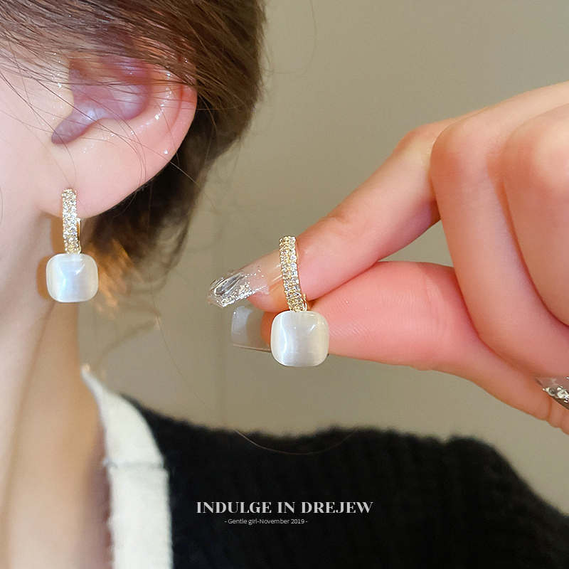 French Square Opal Ear Clip Earrings 2025 New Arrival Best Selling Fancy Earrings Elegant Fashionable Stylish Earrings