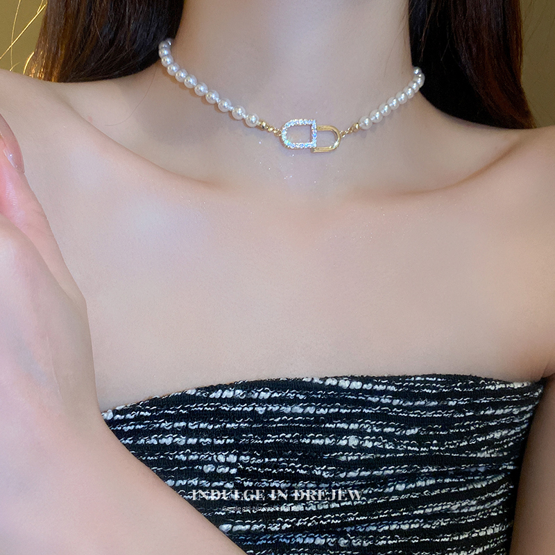 Pearl Necklace 2025 New Arrival Best Selling Light Luxury Minority Necklace Dress Clavicle Chain Choker Classic Style Collar