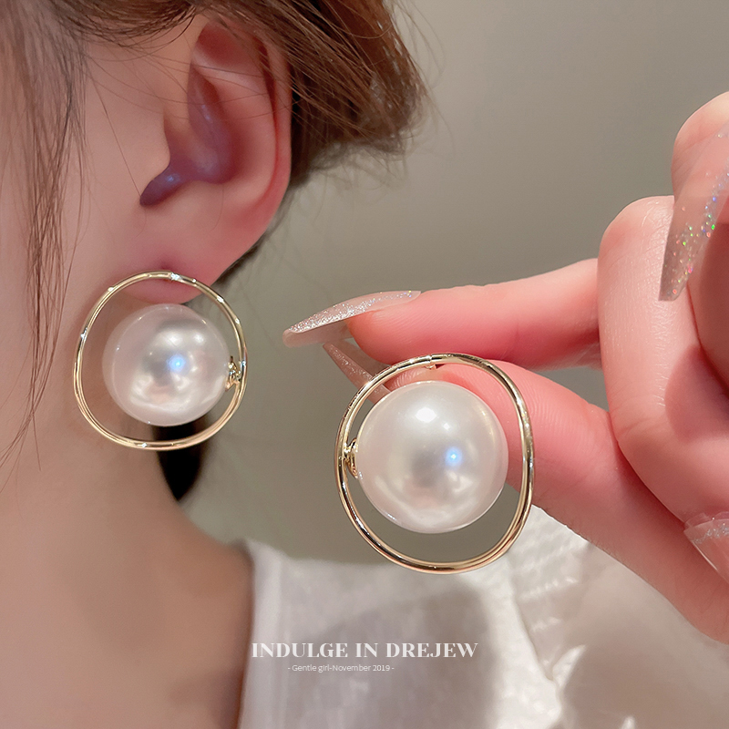 Asymmetrical Pearl Stud Earrings for Women Niche Design Unique Earrings 2025 New Arrival Best Selling Fancy Graceful Earrings
