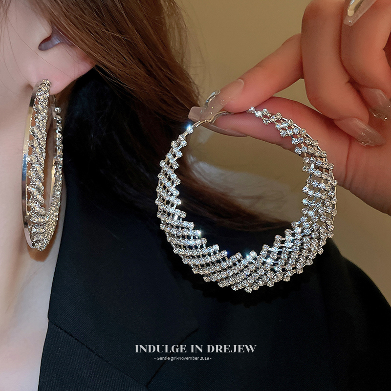 Exaggerated Big Ear Ring 2025 New Arrival Best Selling Fancy Elegant Earrings Niche Design Unique Accessible Luxury Earrings for Women