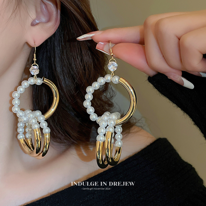 French Pearl Earrings Niche Design Elegant Ear Studs Accessible Luxury Fancy Earrings New Arrival Fashion Earrings for Women