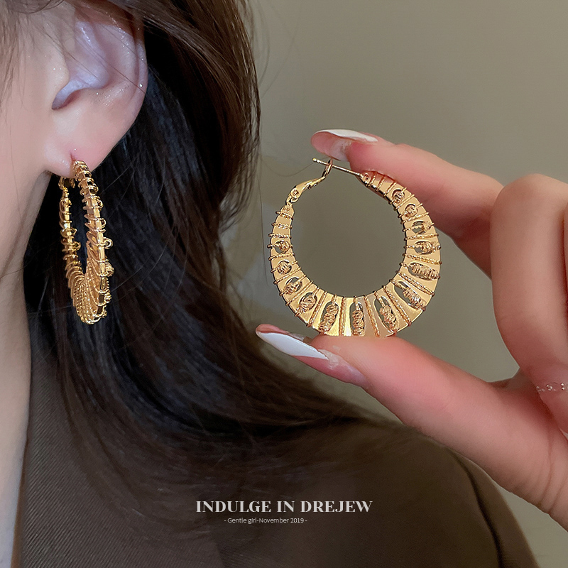 Fashion Exaggerated Thread Large Hoop Earrings New Arrival Western Style Ear Studs Accessible Luxury Fancy Dignified Generous Style Golden Earrings
