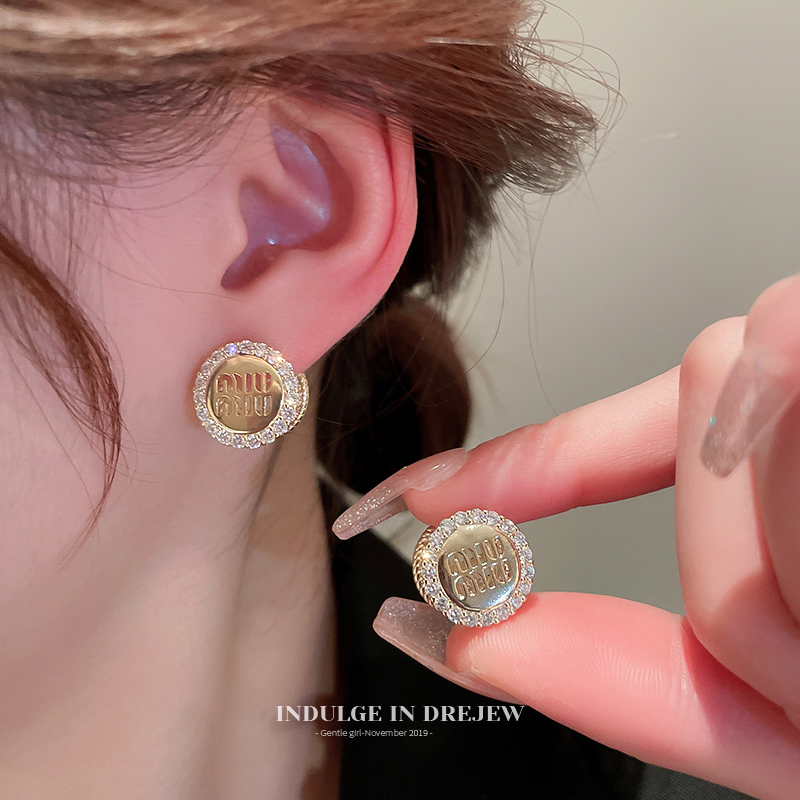 Gold Circle Ear Studs Women's Small Refined Grace Earrings for Ladies Accessible Luxury Fancy Special-Interest Earrings Everyday Joker