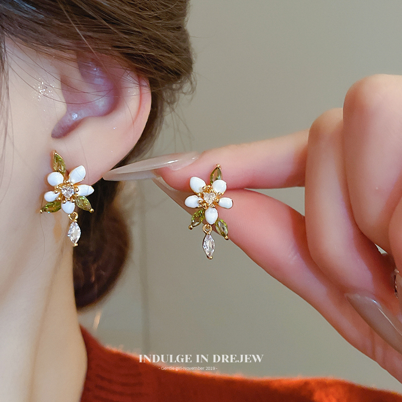 Classic Style Flower Earrings Accessible Luxury Fancy Elegant Earrings 2025 New Arrival Best Selling Fresh Western Style Earrings for Women