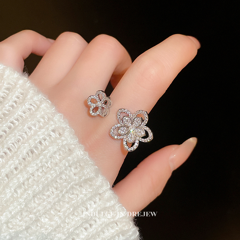 Silver Hollow Flower Open Ring Female 2025 New Normcore Index Finger Ring Accessible Luxury Fancy Bracelet