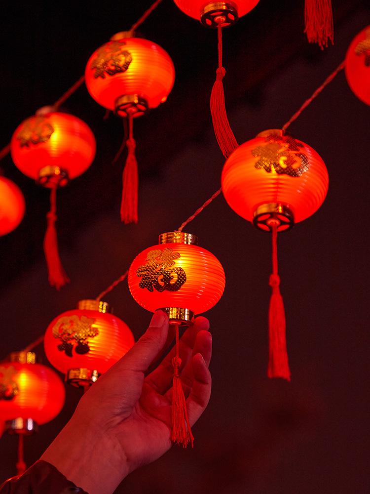 New Arrival Fu Character Small Red Lantern Solar Outdoor New Year Light String Pendant Waterproof Ornaments New Year Decoration Spring Festival