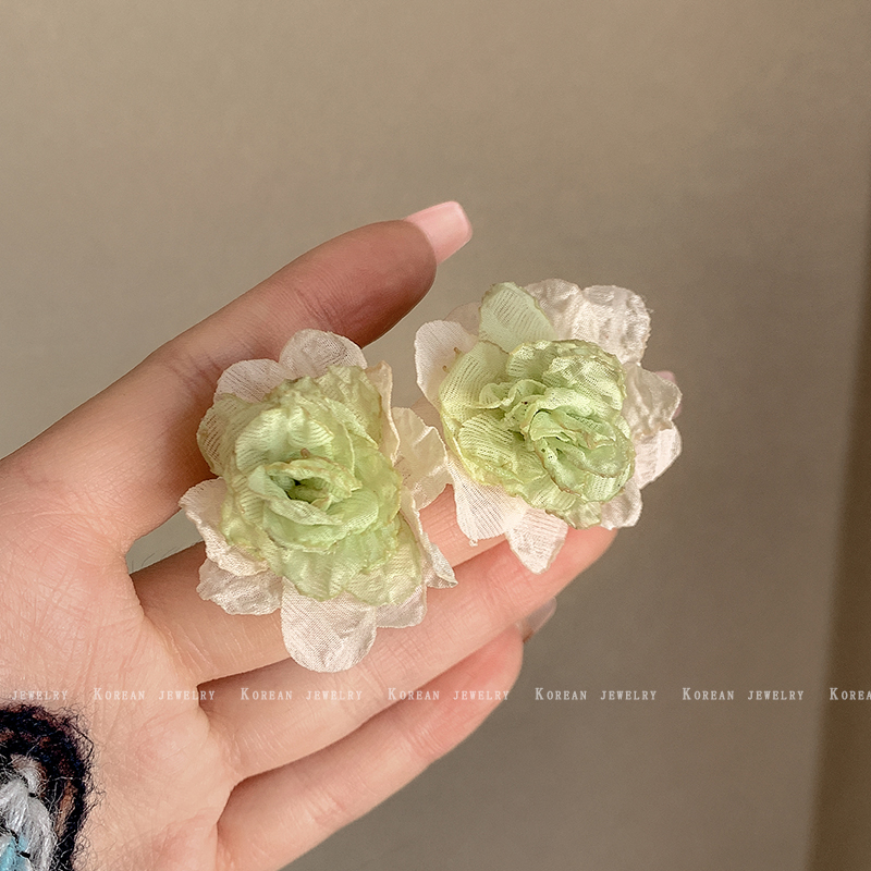 Green Flower Stud Earrings Summer Little Fresh Sweet Beautiful Earrings 2023 New Arrival Trendy Simple Wild Earrings Women