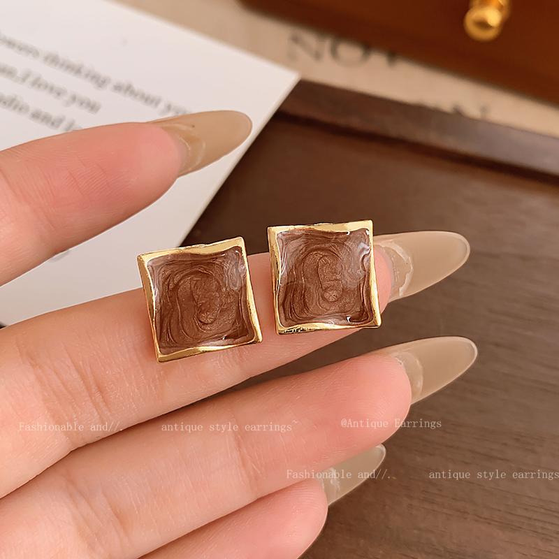 Caramel Square Stud Earrings for Women Special-Interest Design Fancy Retro Maillard Brown Earrings 2024 New Earrings