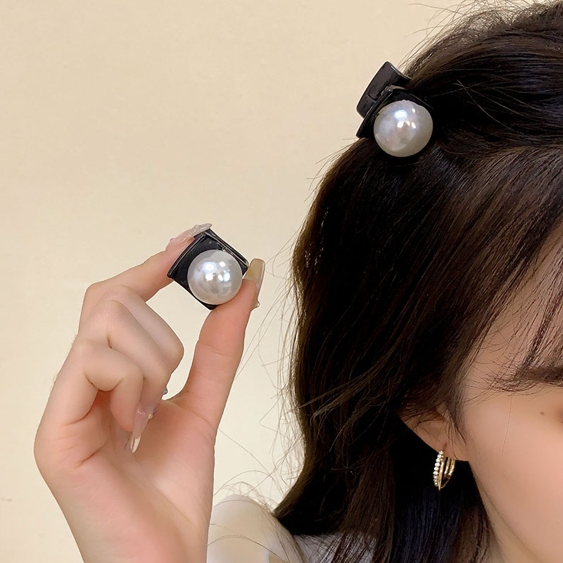 Vintage Pearl Barrettes Female Forehead Trumpet Bangs Shredded Hair Side Clip 2023 New Arrival Princess Hairstyle Grabber Clip Headdress