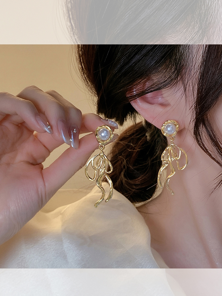 Bows Pearl Earrings for Women Fancy Accessible Luxury Stud Earrings 2024 New Arrival Best Selling Niche Design Eardrop Earring