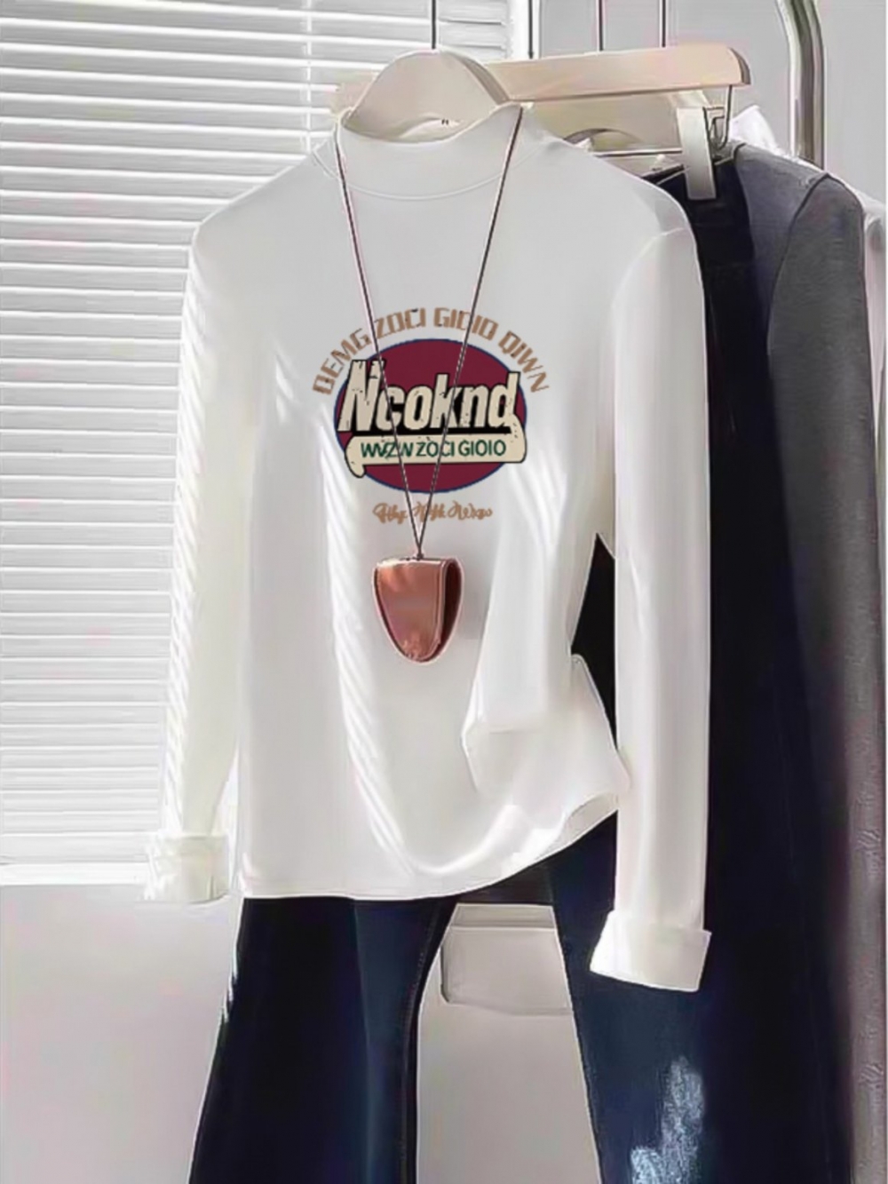 Women's Half Turtleneck K-style Bottoming Shirt Fall and Winter White Shoulder Silm Slim Looking Dralon Long Sleeves Warm T-shirt Top Clothes