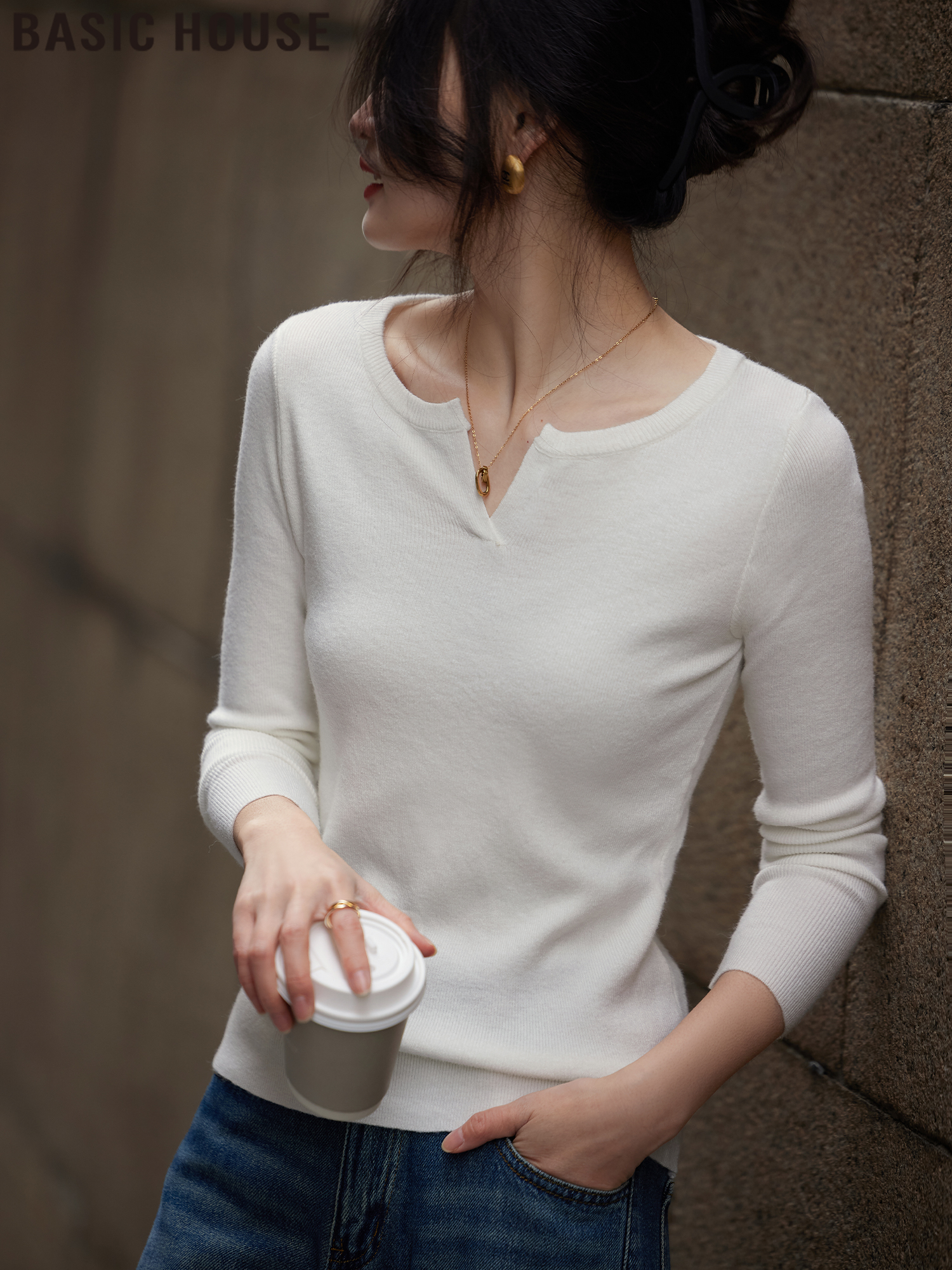 Basic House 2025 Spring New Arrival! Baijiahao Zhijian Zhimei V-neck Knitted Base Shirt for Women