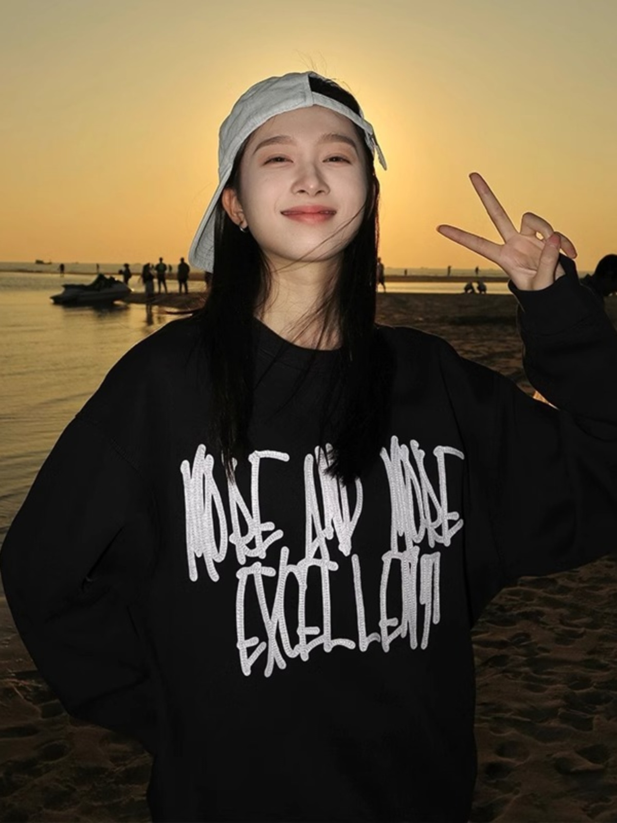 2025 Spring & Fall New Arrival Graffiti Letters Print Loose Heavy Weight round Neck Sweatshirt Women Fleece-lined Thickened Long Sleeves Tops Women