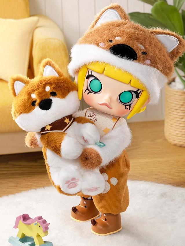 PopMart Pop Mart Molly Hug 1/8 Action Figure Trendy Fashion Doll Ornaments Gift