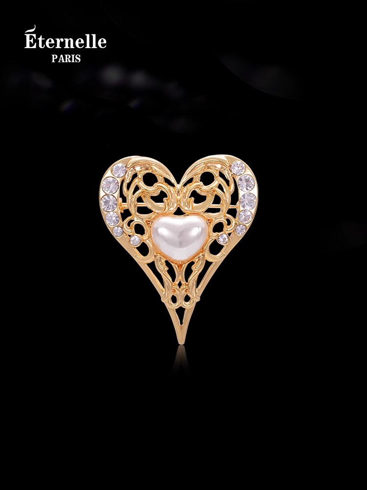 Eternelle French Eternal Poker Lover Red Peach Brooch Design Sense Niche High-End Jewelry Collar Pin Corsage
