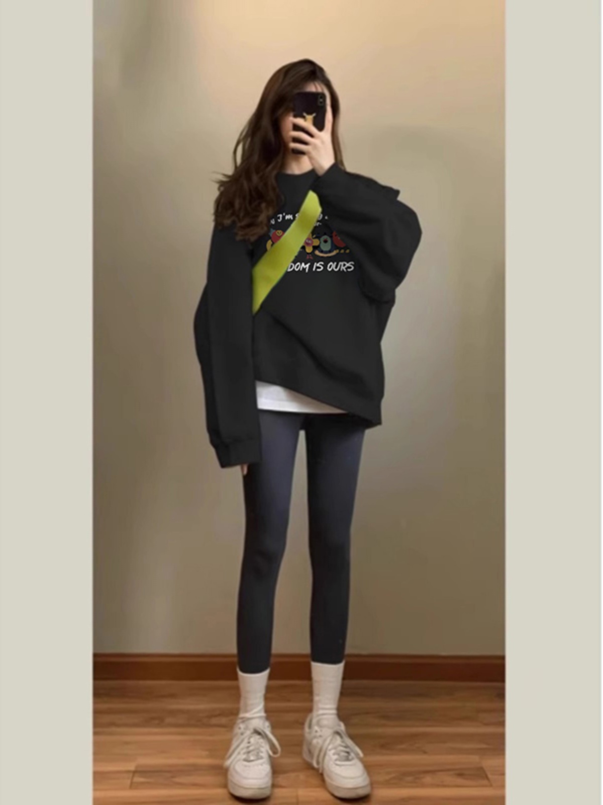 round Neck Sweatshirt Women's 2025 Spring & Fall New Arrival Minimalist Cartoon Letter Print Idle Style Stylish Niche Top