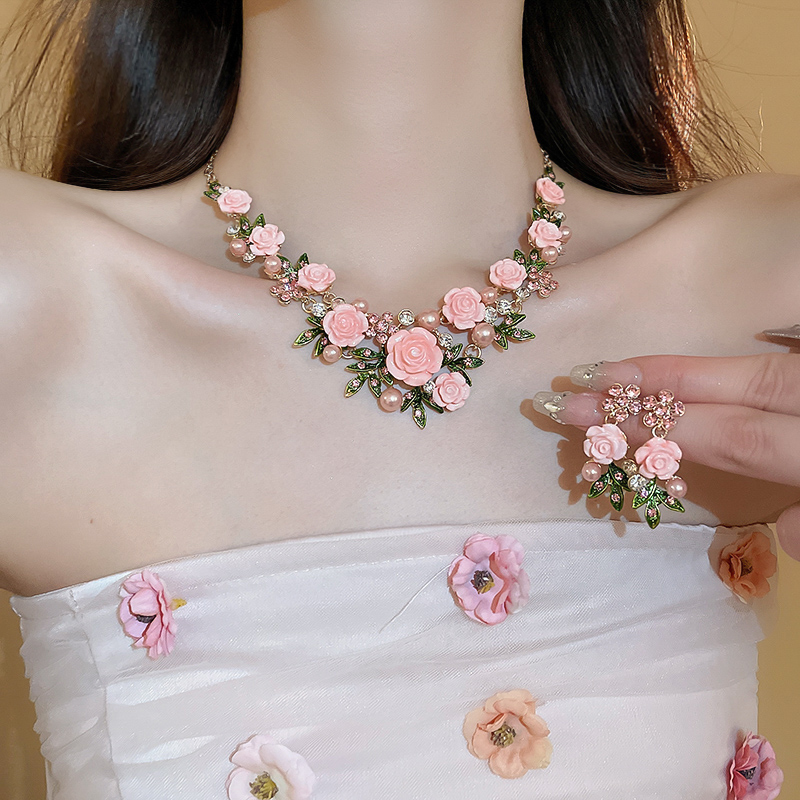 Pink Roses Flower Pearl Necklace for Women 2025 New Arrival Best Selling Clavicle Chain Exaggerated Choker with Skirt Necklace