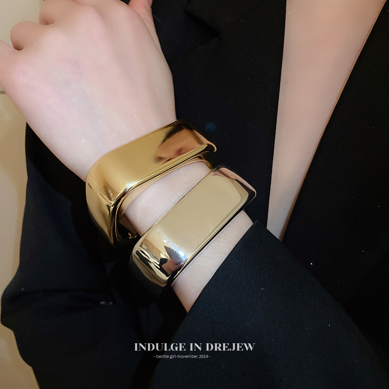 Fashion Style Trimming Glossy Square Open-Ended Bracelet Fancy Light Luxury Minority Bracelet Women's 2025 New Arrival Bracelet